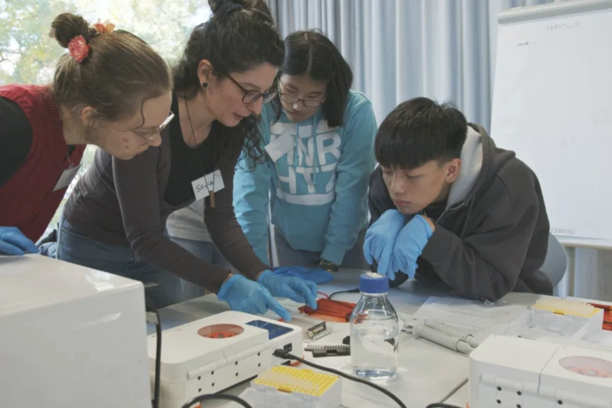 A group gathered around Bento Lab